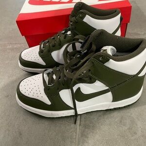 Nike High-Top Sneakers in Green and White